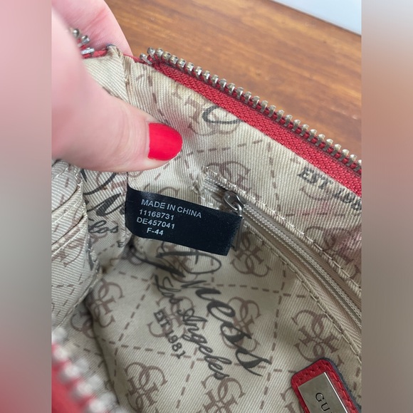 Guess Denim Vintage Logo Clutch Wallet with Card Slots and Zipper Closure GUC - Picture 4 of 14